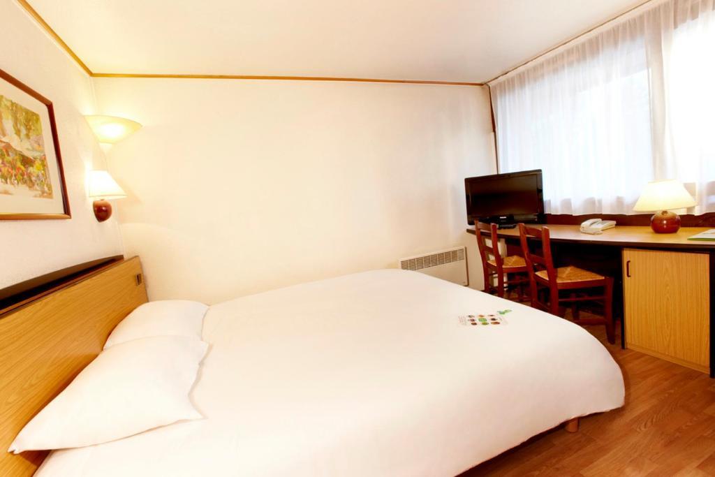 Campanile Hotel 마옌 객실 사진