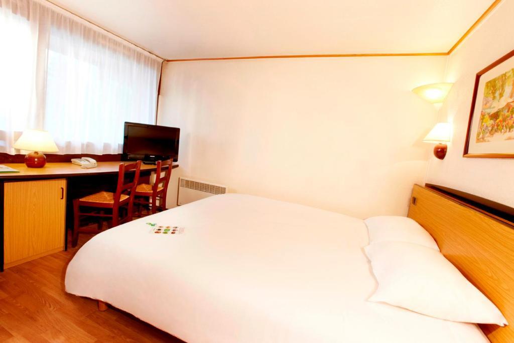 Campanile Hotel 마옌 객실 사진