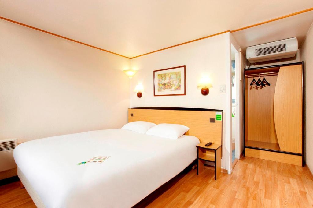 Campanile Hotel 마옌 객실 사진